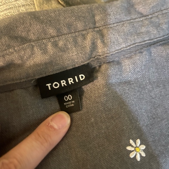 Torrid daisy button down shirt - Picture 11 of 15